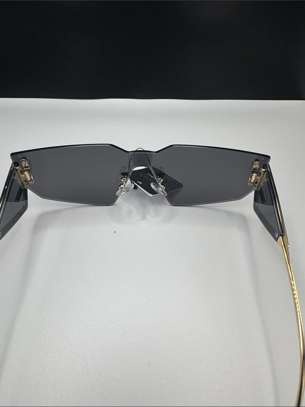 Stylish Women's Shield Sunglasses - Dark Gray Lens
